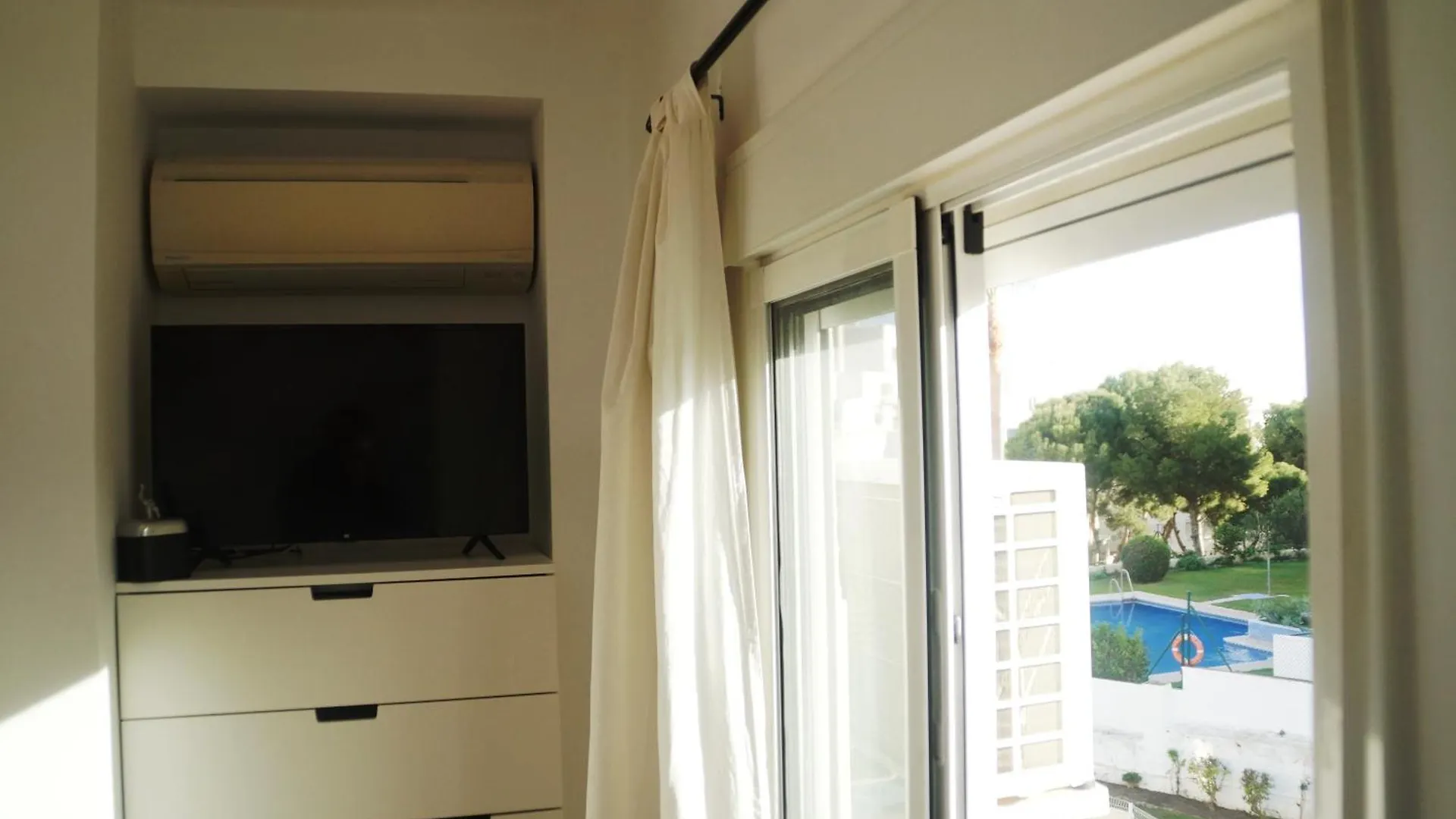 Soleado Y Luminoso A 3 Minutos De La Playa-Carihuela Apartamento Torremolinos