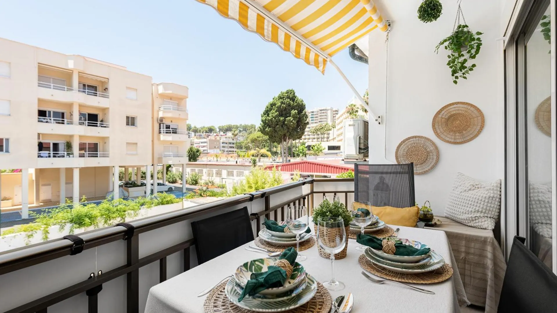 Soleado Y Luminoso A 3 Minutos De La Playa-Carihuela Apartamento Torremolinos Espanha