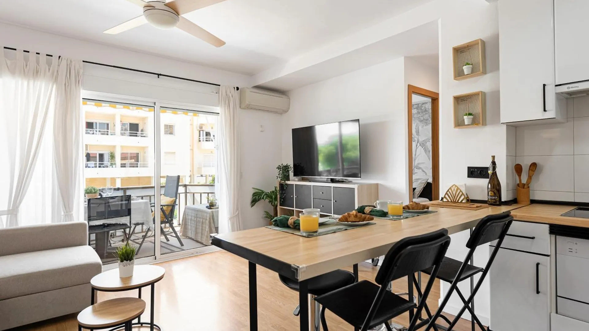 Soleado Y Luminoso A 3 Minutos De La Playa-Carihuela Apartamento Torremolinos